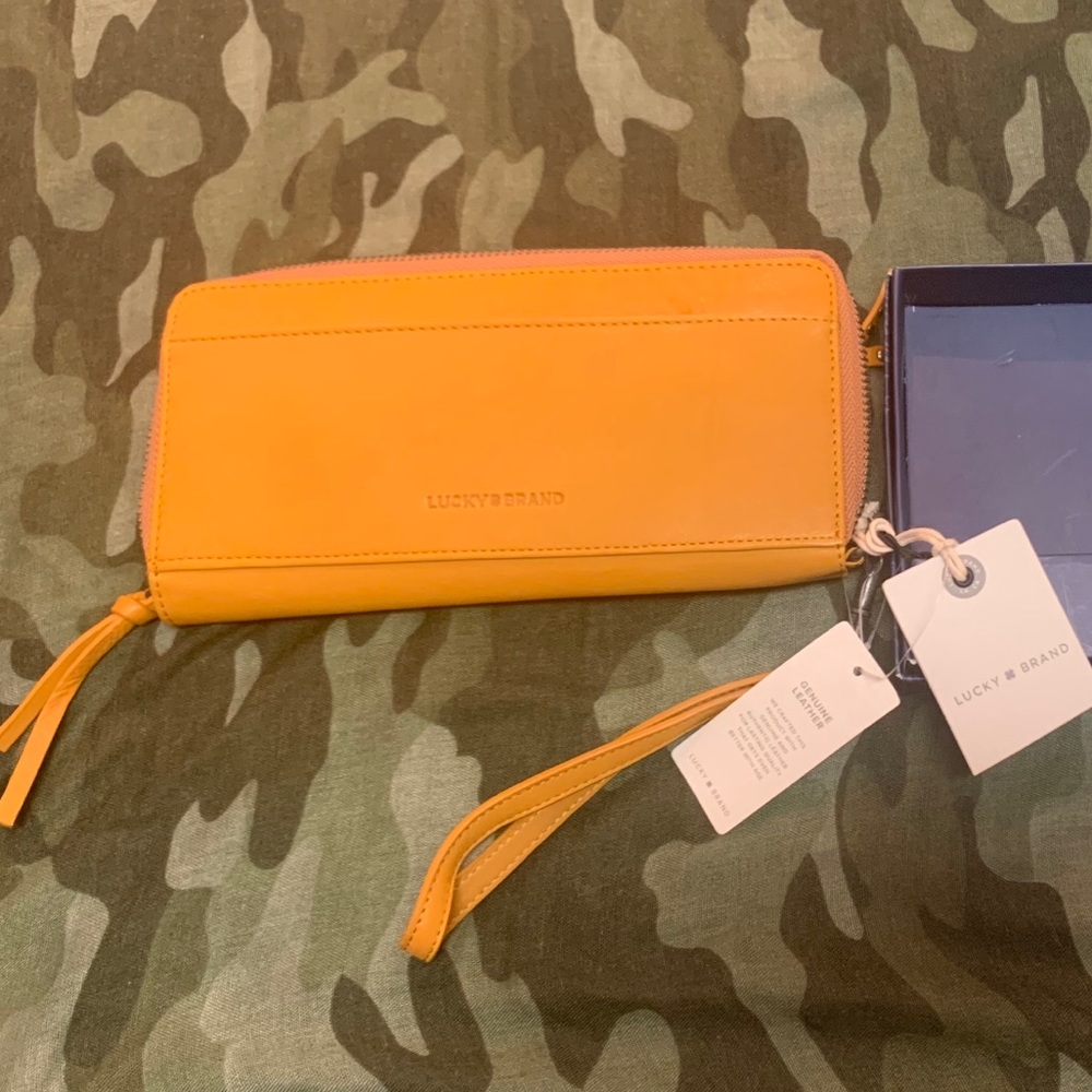NWT Lucky Brand Rayla Wrislet Wallet